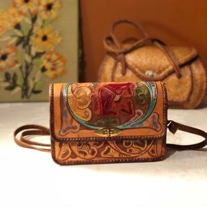 Adorable Vintage hand tooled leather handbag